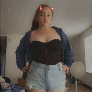 Meet your Posher, Alexis